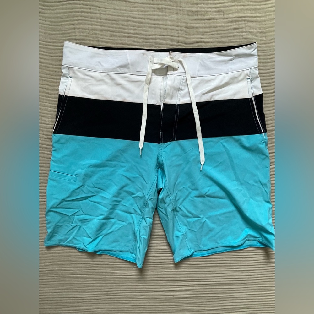 Men’s swim size 32 board shorts
